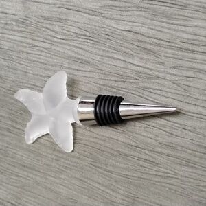 Elegant Silver and Black Wine Stopper